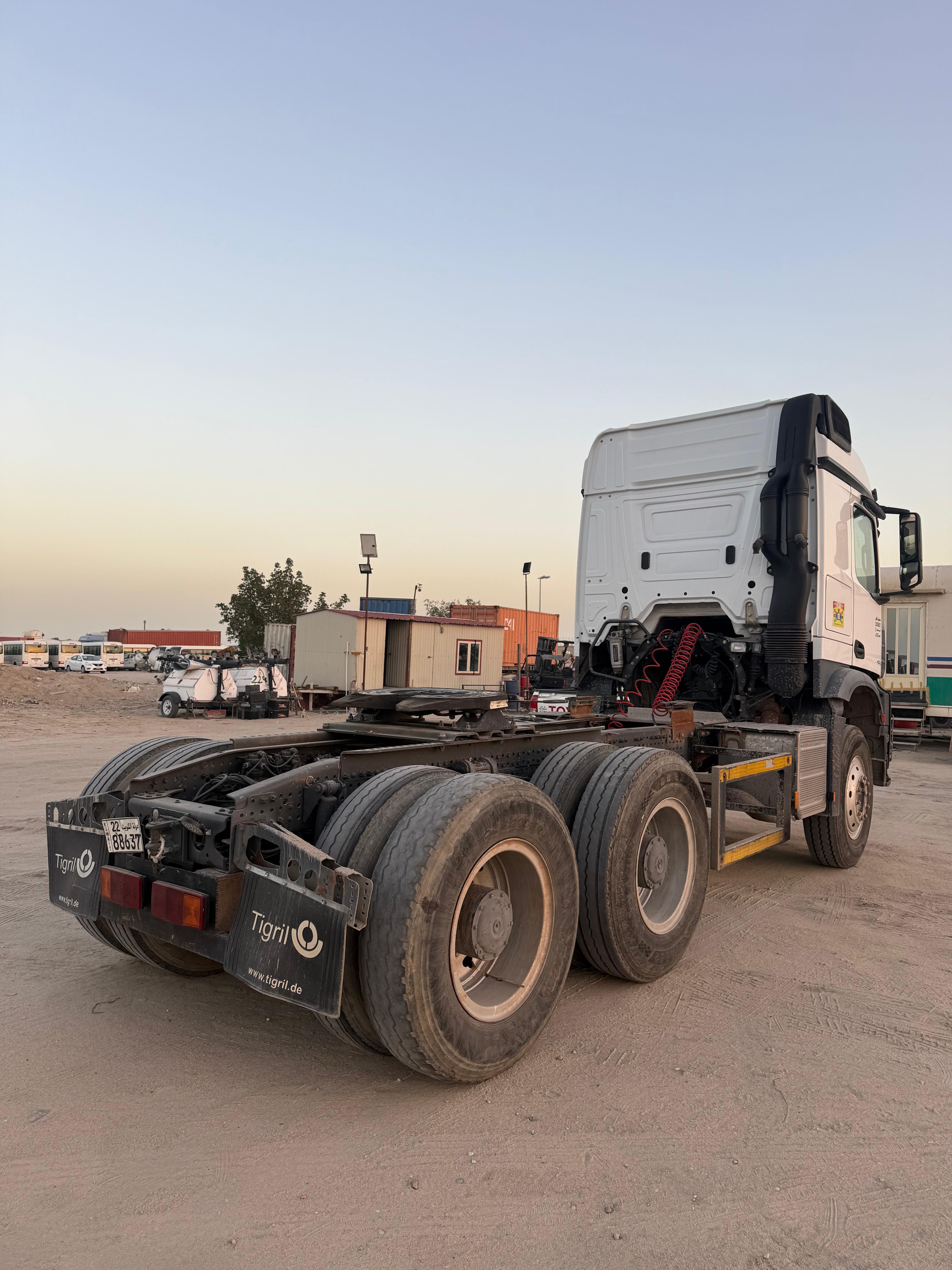 Mercedes head truck - 2