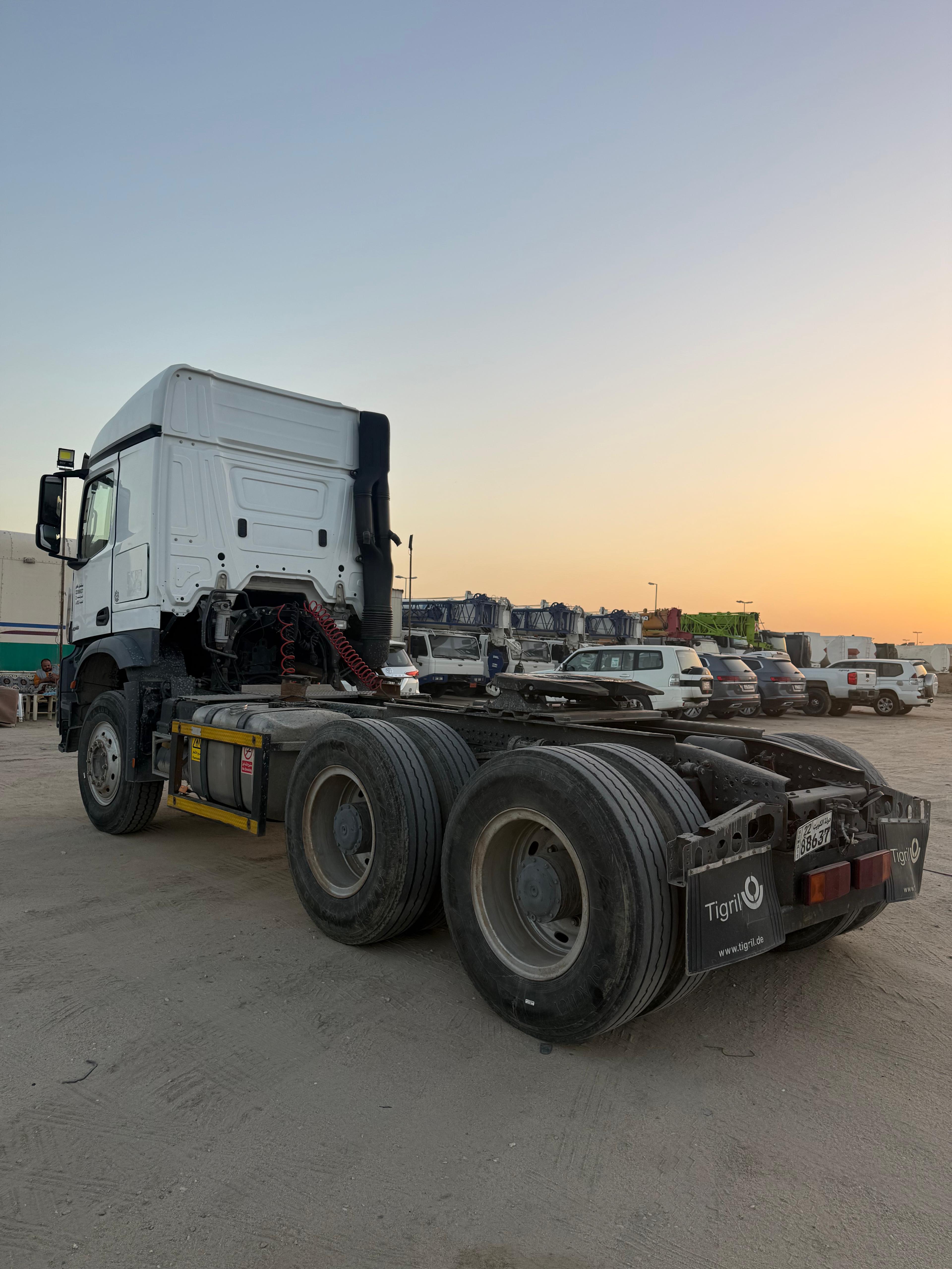 Mercedes head truck - 4