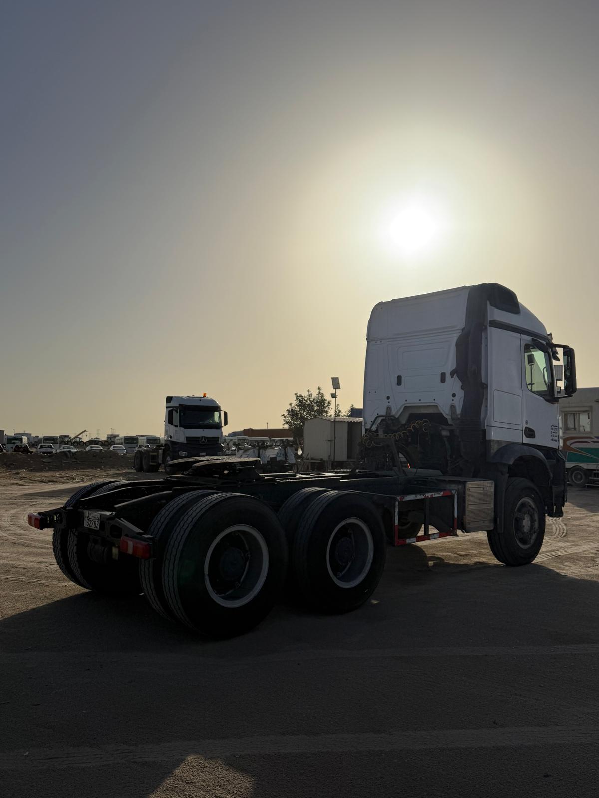 Mercedes head truck - 3