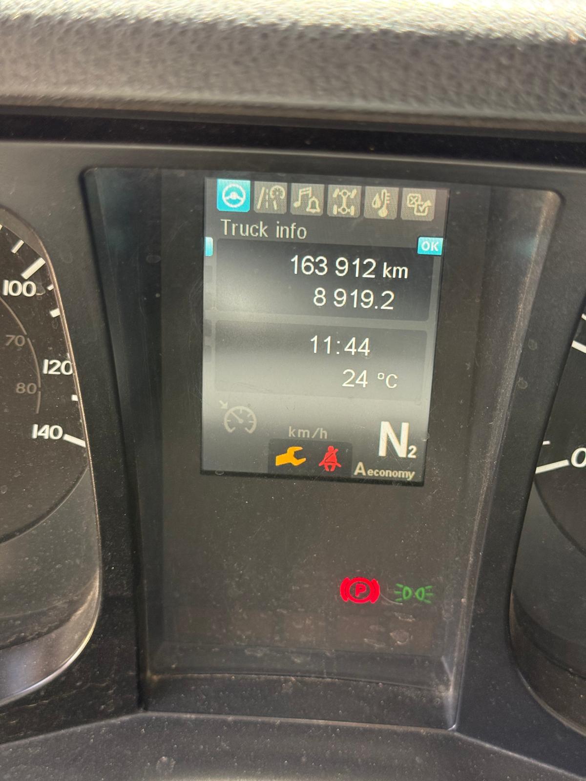 Mercedes head truck - 5